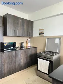 comfortplace 2 bedrooms in town behind National bank - Image 3