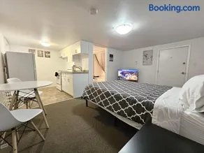 Modern 1BR at Downtown - Image 2