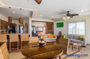2 Beds 2 Baths Main Floor with Amazing Ocean Views - Image 3
