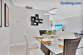 Beautiful apartment with pool and gym - Image 3