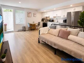 Cozy South Surrey Private Suite 1 Bedroom - 2 Beds - Separate Entrance - Image 2