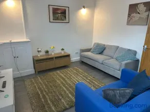 Cosy 4 Bedroom Walsall House - Free WiFi & Parking - Image 3