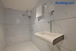 II EMPYREAN STAYS II MARSHAL VILLA II 3BHK II AC II PRIVATE SWIMMING POOL Il - Image 2