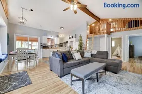 Premier Cozy Cabin - Free Amenities & Comm Indoor Pools - Image 2