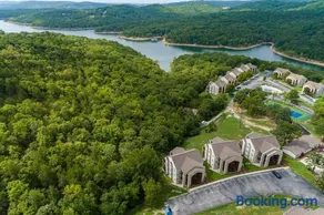 Cozy Lakeside Getaway - Outdoor Theater - Free Early Check-In- 4min to Silver Dollar City - Image 1