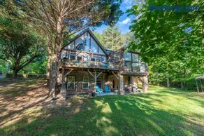 Lake Front Bed & Breakfast - Image 2