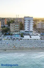 Bikini Tropicana Family Hotel - Image 1