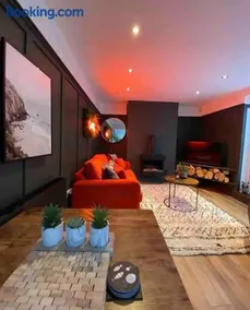 Hot Tub, King Bed, Central, Modern Beach House - Image 5