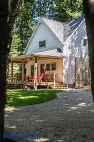 Cozy Lake Cottage - Image 1