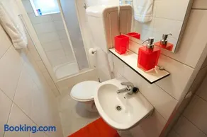 Rooms & Apartments 72 - Image 3