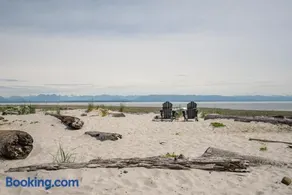 Family-Friendly Beachside Bliss - Image 2