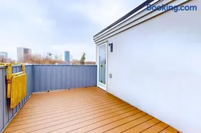 Private Rooftop Group Suite near Oriole Park - Eglinton Hotel - Image 5