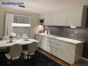 Apartament z prywatnym, krytym basenem - Image 4