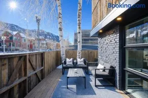Renovated 3BR Townhouse w AC in Aspen's Core! - Image 2