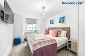RIGH Properties - Luxury West End Artisan Apartment - Image 5