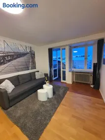 Close to the subway. Beautiful and Cozy apartment! - Image 4