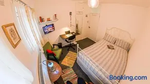 Centrally Located Comfortable Room in London - Image 1