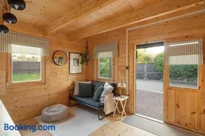 Scandi Style Cabin in Bideford Private Parking - Image 3
