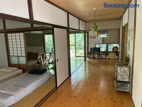 KNA healing house くうねるあそぼ ペットと泊まれる宿 自炊ok広々と大らかな自然の中で過ごしたい方に - Image 1
