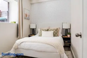 Central 2BR Near Yale WiFi with Washer and Dryer - Image 3