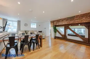 Stunning duplex apartment in Central London - Image 2