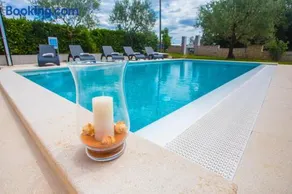 Three-Bedroom Apartment Mir with Private Infinity Pool - Image 5