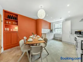 Marine Cottage, family & pet friendly, relaxing & spacious, where the sun, sea and sand meets walks and adventure in Barmouth - Image 3
