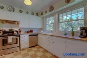 Living Color Cottage - Image 5