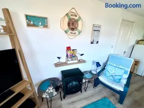 5 Berth Chalet Holiday Apartment in Cornwall - Image 3