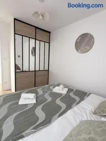 Logement 4 personnes proche de la gare petit court privée - Image 2