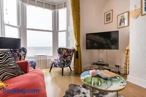 Sea view Ar Lan y Mor LUXURY APARTMENT - Image 3