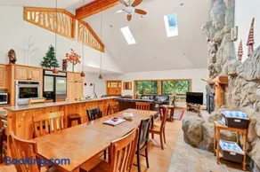 Mount Hood Cabin Retreat - 4BR Sleeps 12 - Image 1