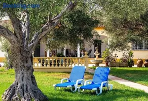 Villa with great garden and pool - Image 5