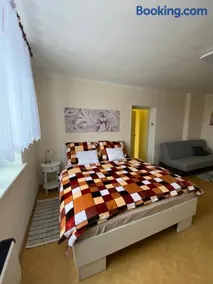 Rodinný apartmán 3+1 (65 m² ) v plném vybavení se nachází v krásné vesničce Horní Město na úpatí hor v oblasti Jeseníků - Image 1