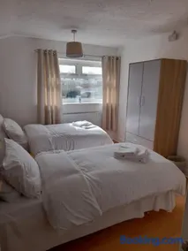 Quiet 3 bed close to the A1 - Image 4