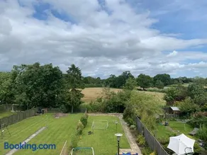 Top of Family Occupied House Double Room with Free Parking in York - Image 2