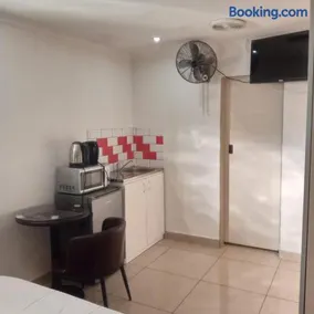 Sunshine Guest House - Image 5