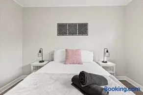 Westchester Retreat King bed - Image 5