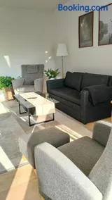 Centrally-located apartment next to shopping center & Metro - Image 1