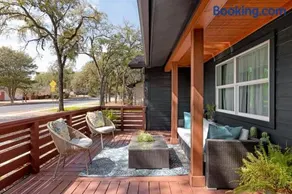 Luxury South Austin Estate with Pool and Guest House - Image 3