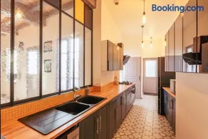 Maison Caviale, 4 suites privées au coeur de Figeac, 4 chambres, 4 salles de bain, jardin - Image 3