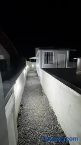 Studio Frente Novo com Ar, Wi-Fi e estacionamento - Image 1