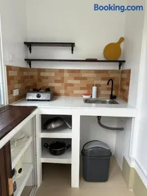 Ivorys Guesthouse - Image 1