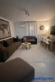 Spacius Garden flat ,1km from the beach , Sleeps 5 ,by likeyourhome - Image 4