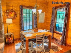 Ferngully Creek Cabins - Image 5
