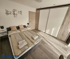 Sunny room 1 - Image 1