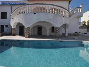 Casa Espaciosa con Gran Terraza y Piscina Privada en Zona Tranquila de L'Escala - HISP-7-4 - Image 4