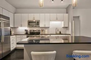 3BD Sanctuary Stones Throw from DT Clayton - Image 3