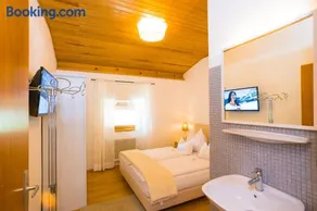 Rodlers Chalet - Image 2