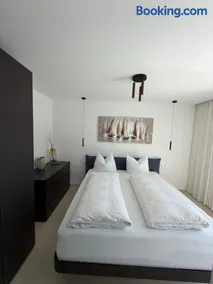 Villa Čapula - Modern Apartment with Sea View and Parking, Marušići - Image 1